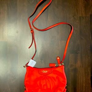 Coach small purse. Never used…!